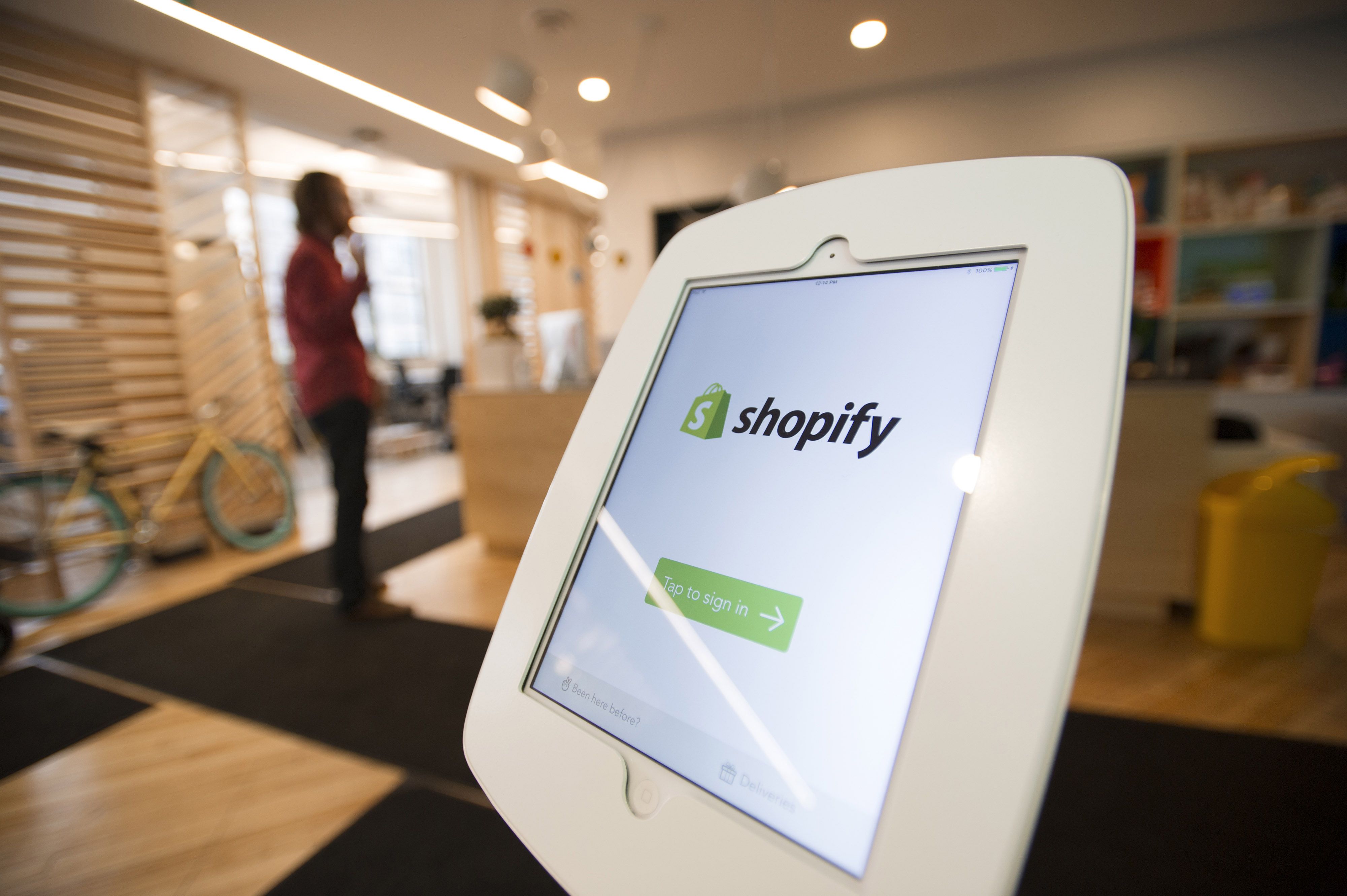 Shares of Shopify drop on shock loss, however Cramer says you will remorse promoting