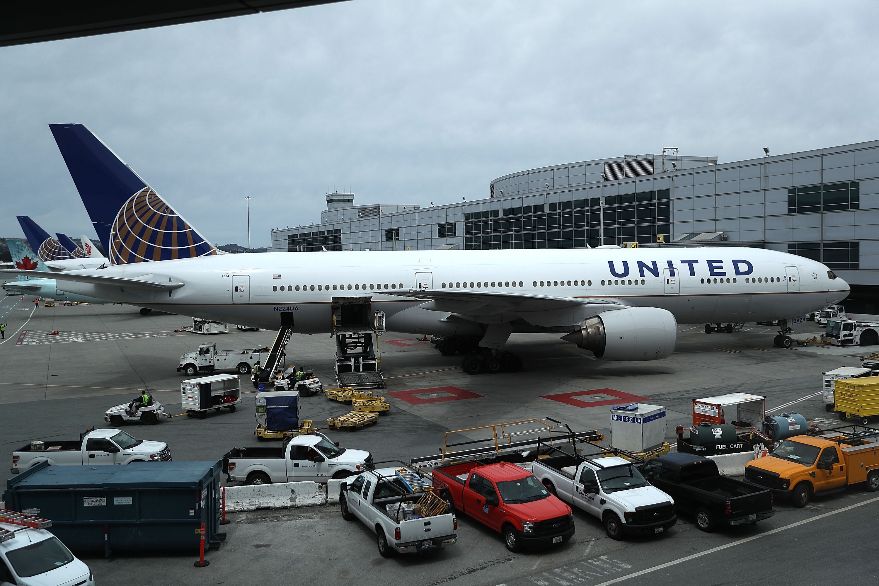 United Airways, Apple in early talks to revamp San Francisco airport