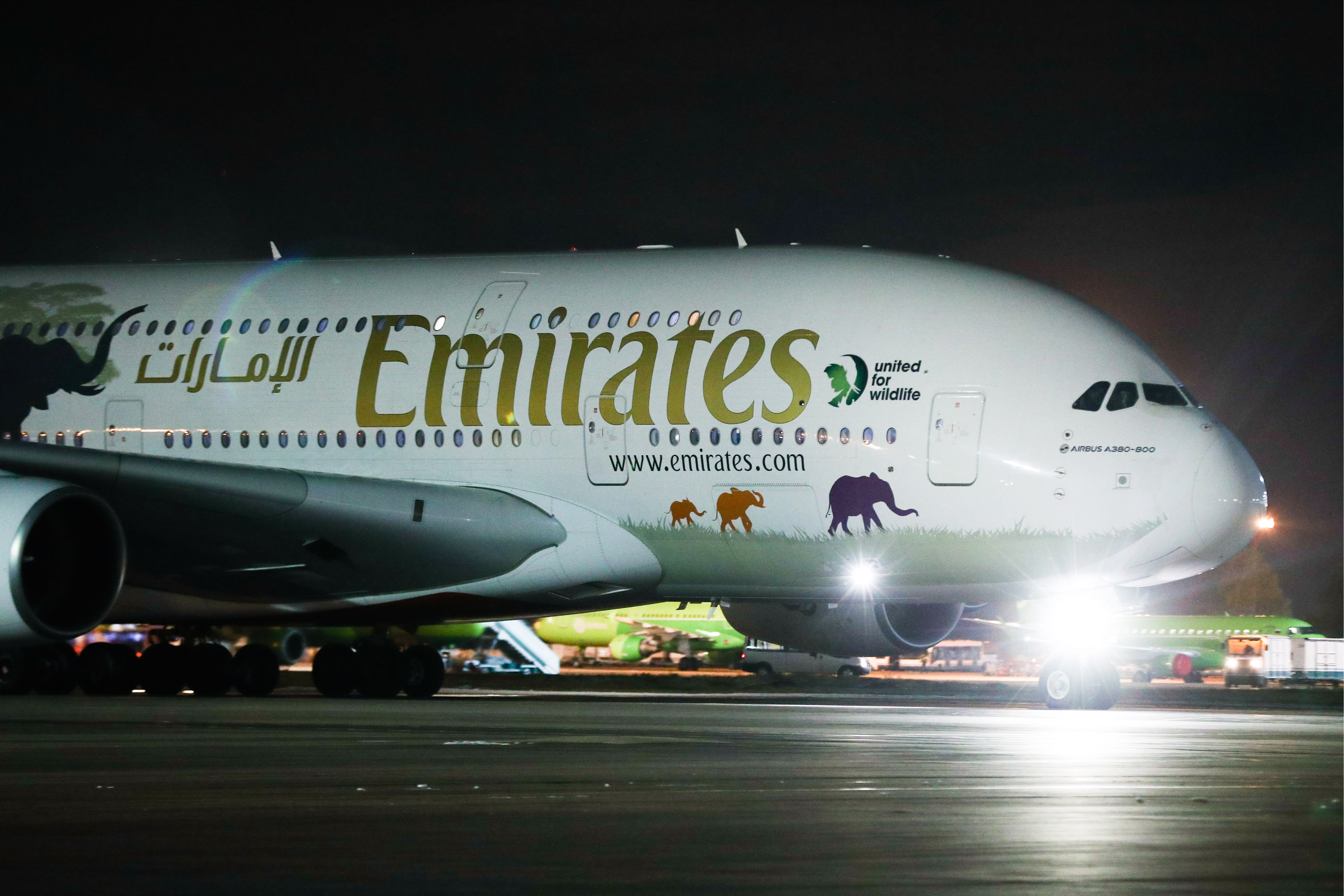 Emirates annoucnes order for 50 Airbus A350 jets