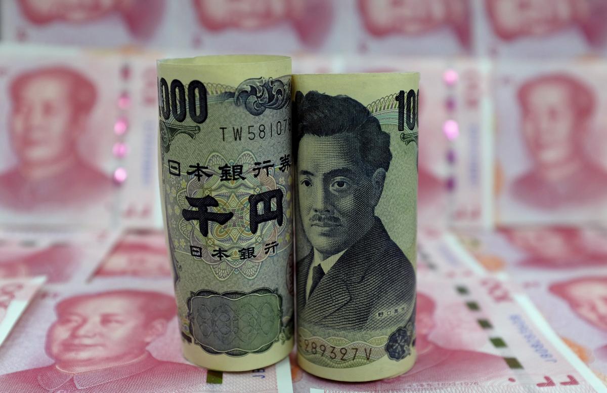 Yen positive aspects, yuan falls as Hong Kong tensions muddy commerce progress