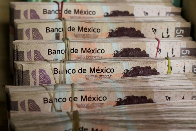 EMERGING MARKETS-Mexican peso leads losses in Latam FX on U.S.-China commerce standoff