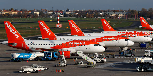 Price range airline easyJet to offset carbon emissions from all flights