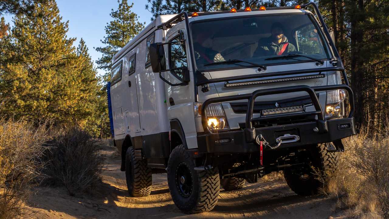 EarthCruiser Unveils New EXP, FX Expedition Automobiles With V8 Energy