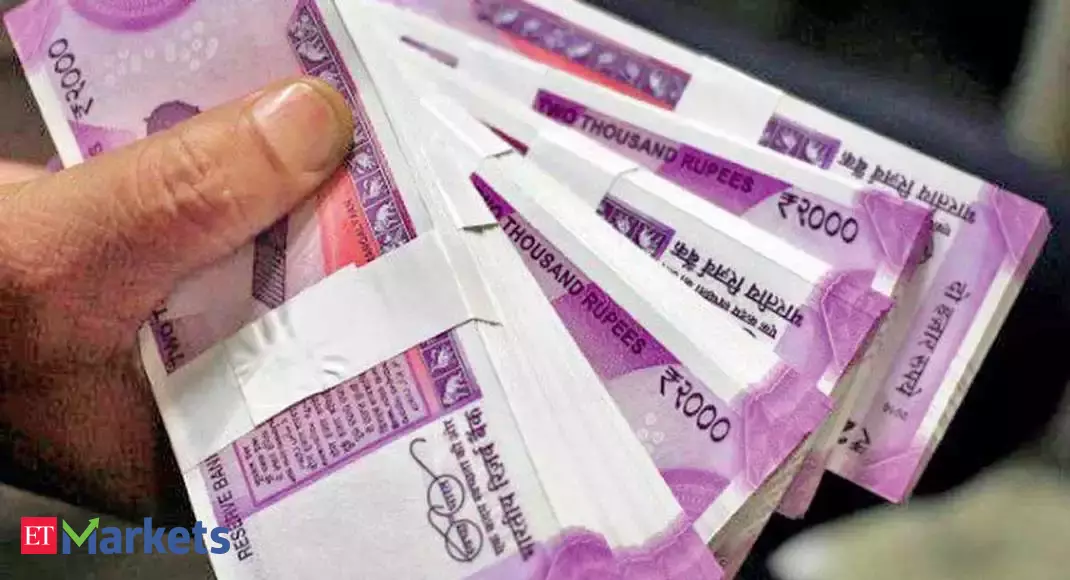 Foreign exchange: Rupee hits recent 3-week low on rising crude