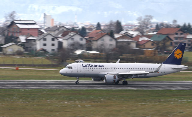Foreigners may purchase limitless stakes in Lufthansa holding -Spiegel
