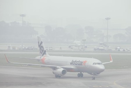 Jetstar pilots vote in favour of commercial motion over pay deal