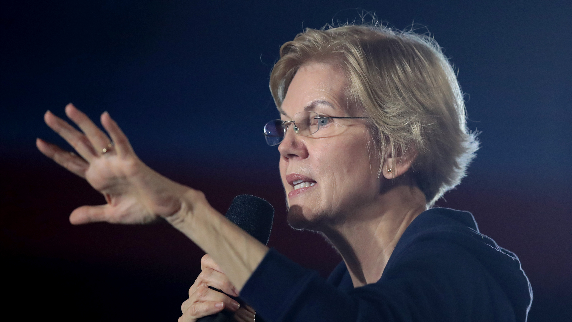 Warren blasts rivals for ultra-wealthy donors
