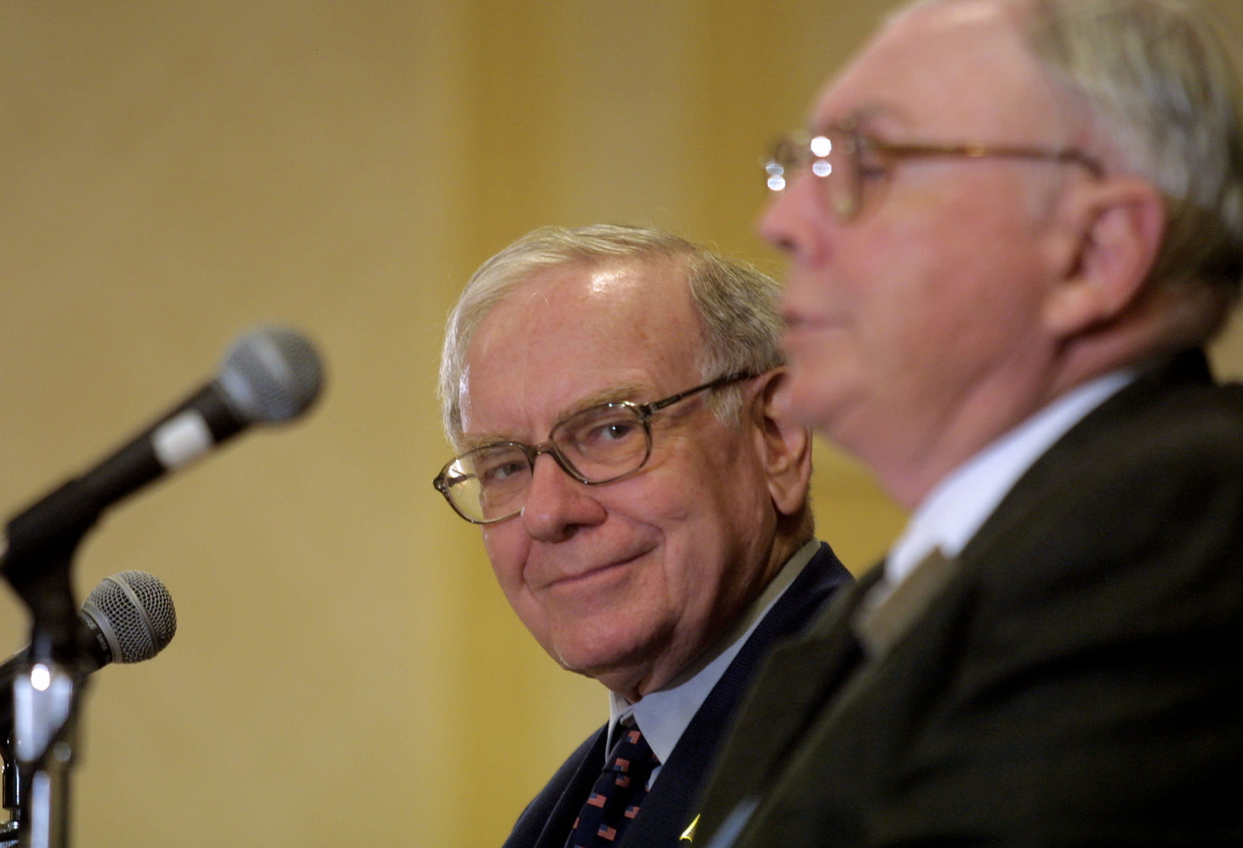 Buffett, Munger stick with their disciplined methods regardless of document money