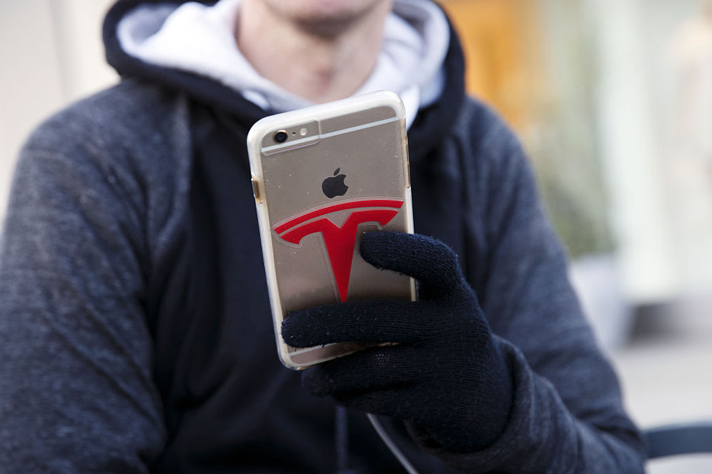 Apple, Tesla in flux as most-shorted inventory in US inventory market