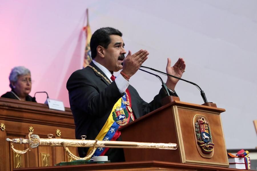 Venezuela’s Maduro: Airways Should Use Petros to Pay for Gasoline