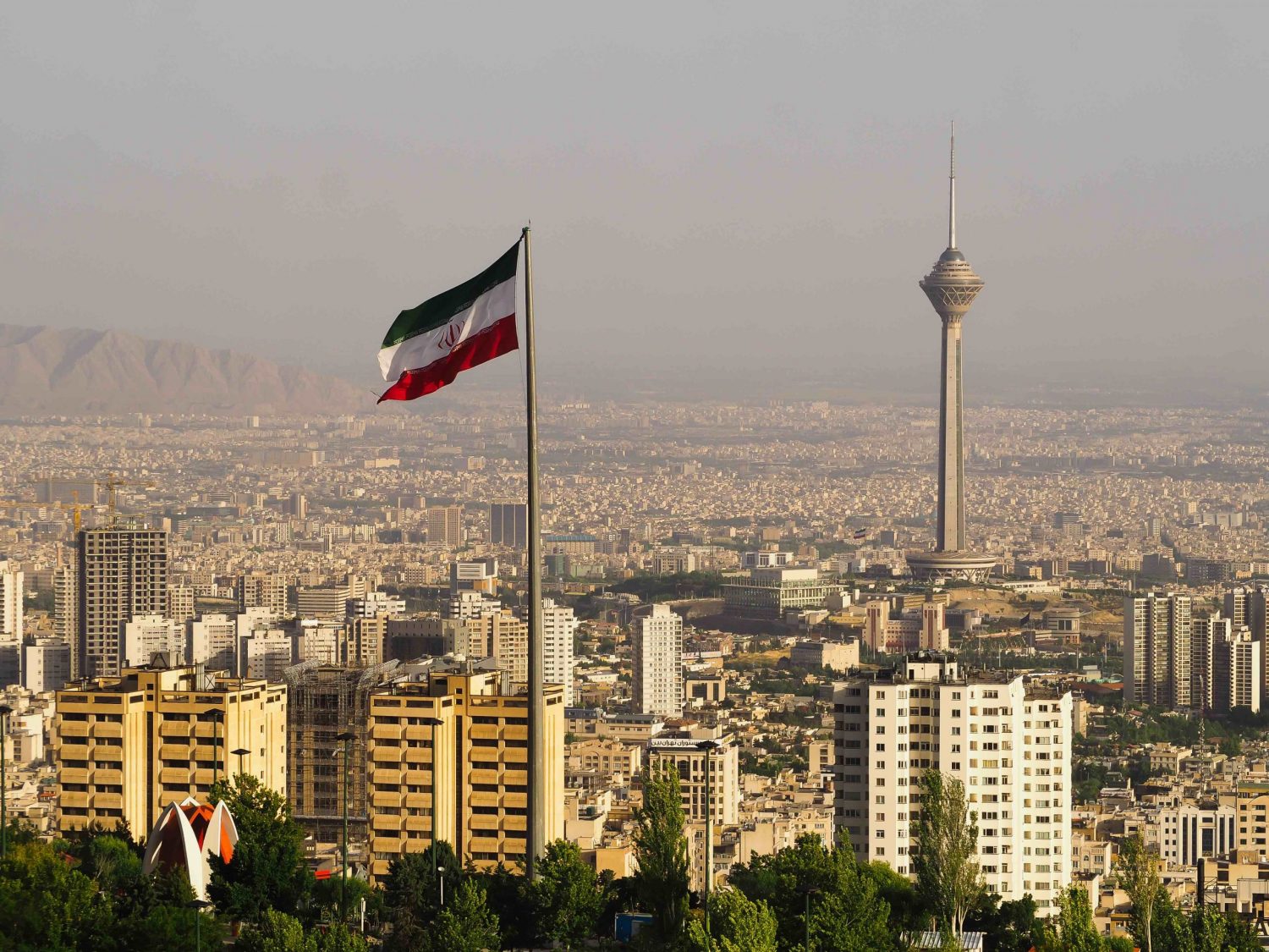Over 1,000 Bitcoin Miners Granted Licenses in Iran: Report