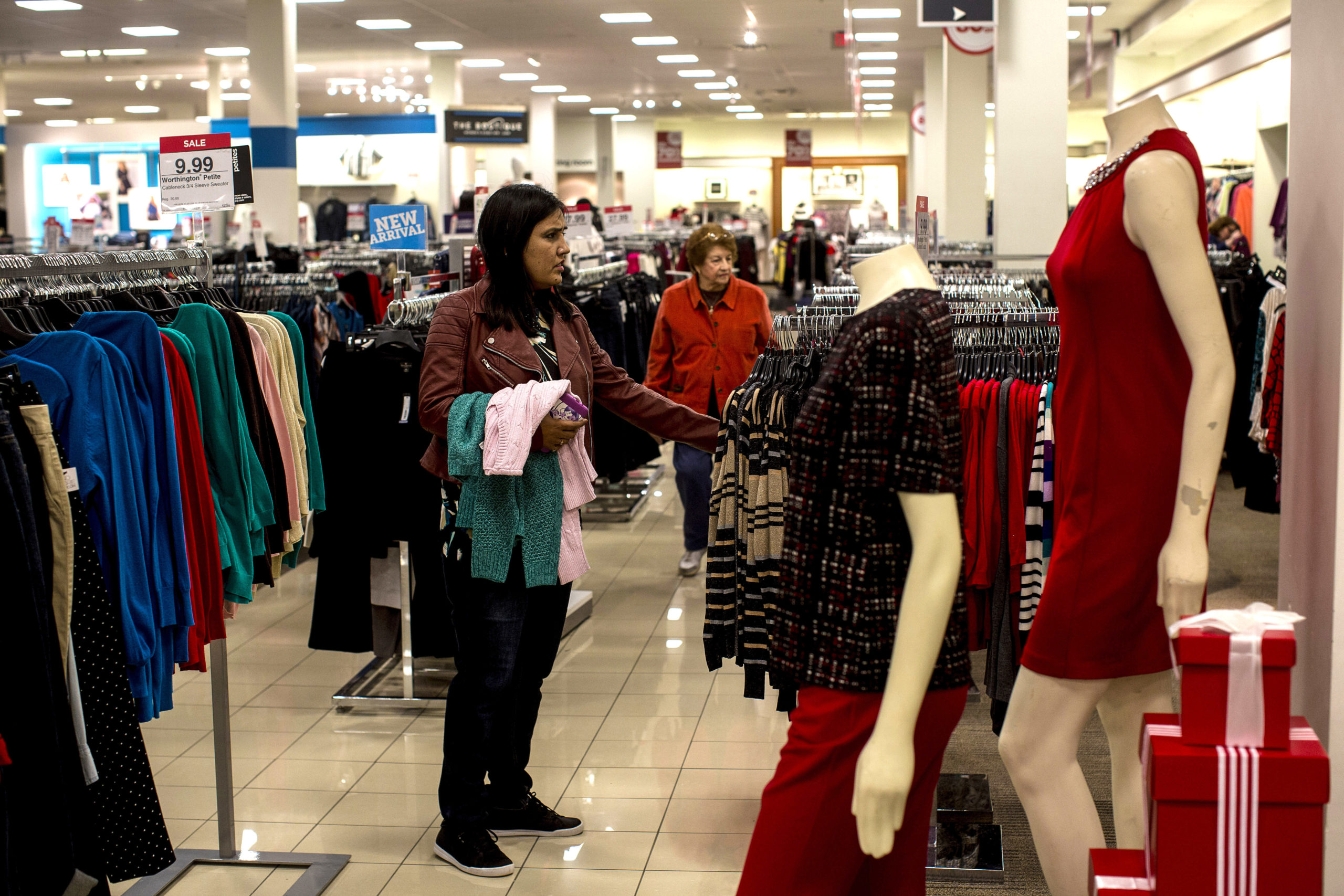 Attire gross sales simply had their worst month in over 10 years. Here is why