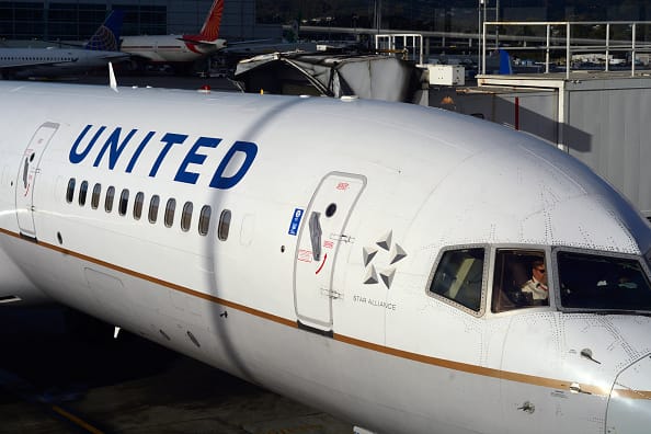 United Airways buys pilot academy to hurry up hiring of 10,000 pilots