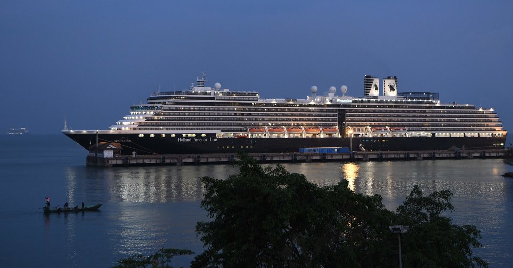 Cruise Big Carnival Works to Handle Deepening Coronavirus Disaster