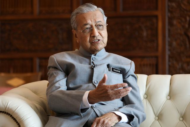 Funds in high-value offers not a bribe, says Mahathir when requested about AirAsia probe