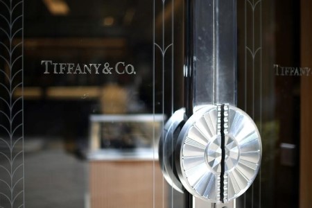 LVMH set to lift $10 bln-plus from bond markets for Tiffany deal