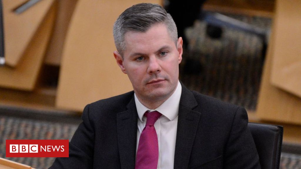 Finance Secretary Derek Mackay alleged to have messaged boy, 16