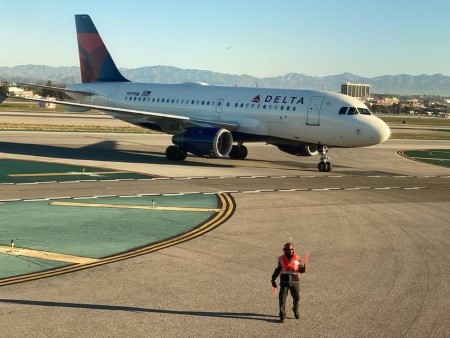 U.S. airways broaden waivers for altering tickets via April