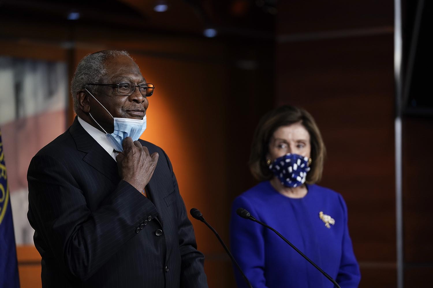 Sporting a masks is for smug liberals. Refusing to is for reckless Republicans.