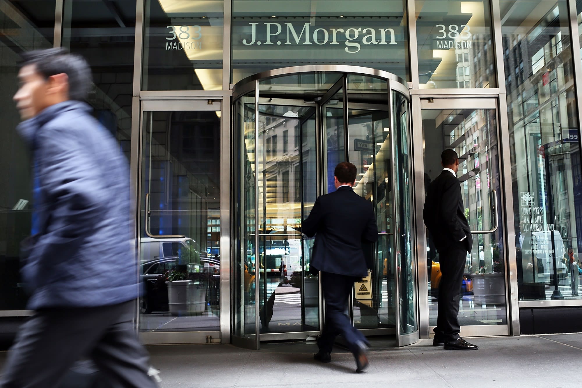 JPMorgan bringing extra merchants again to New York headquarters