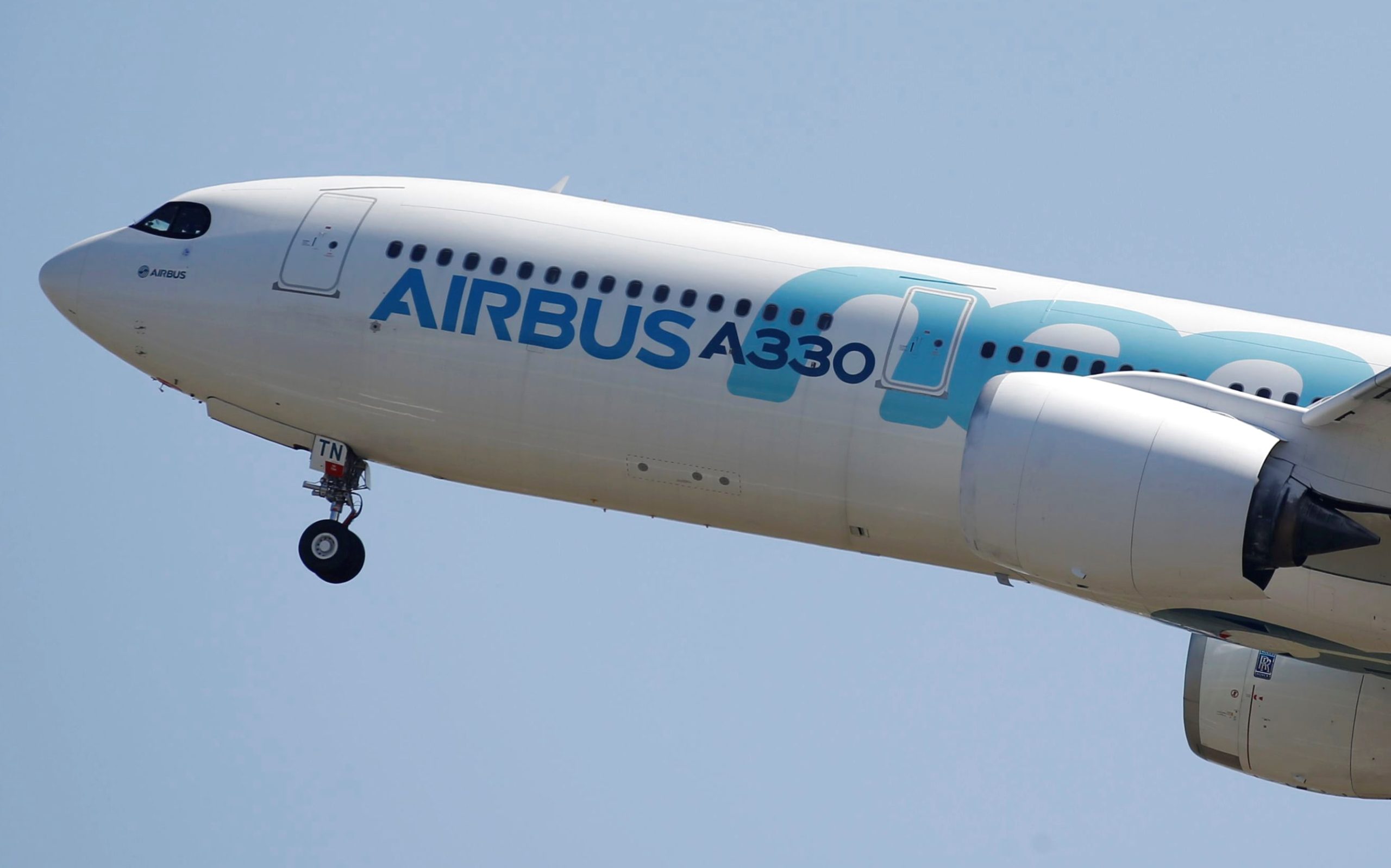 Boeing, Airbus shares soar regardless of order drought