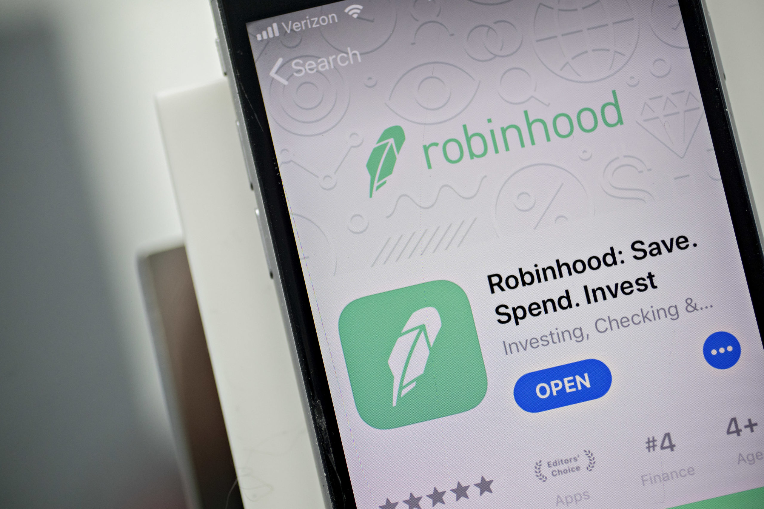 Observe Robinhood merchants? Amateurs’ favourite shares are beating hedge fund picks, Goldman says