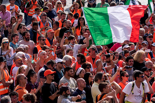 ‘Orange vests’ protests in Rome; chief says coronavirus does not exist