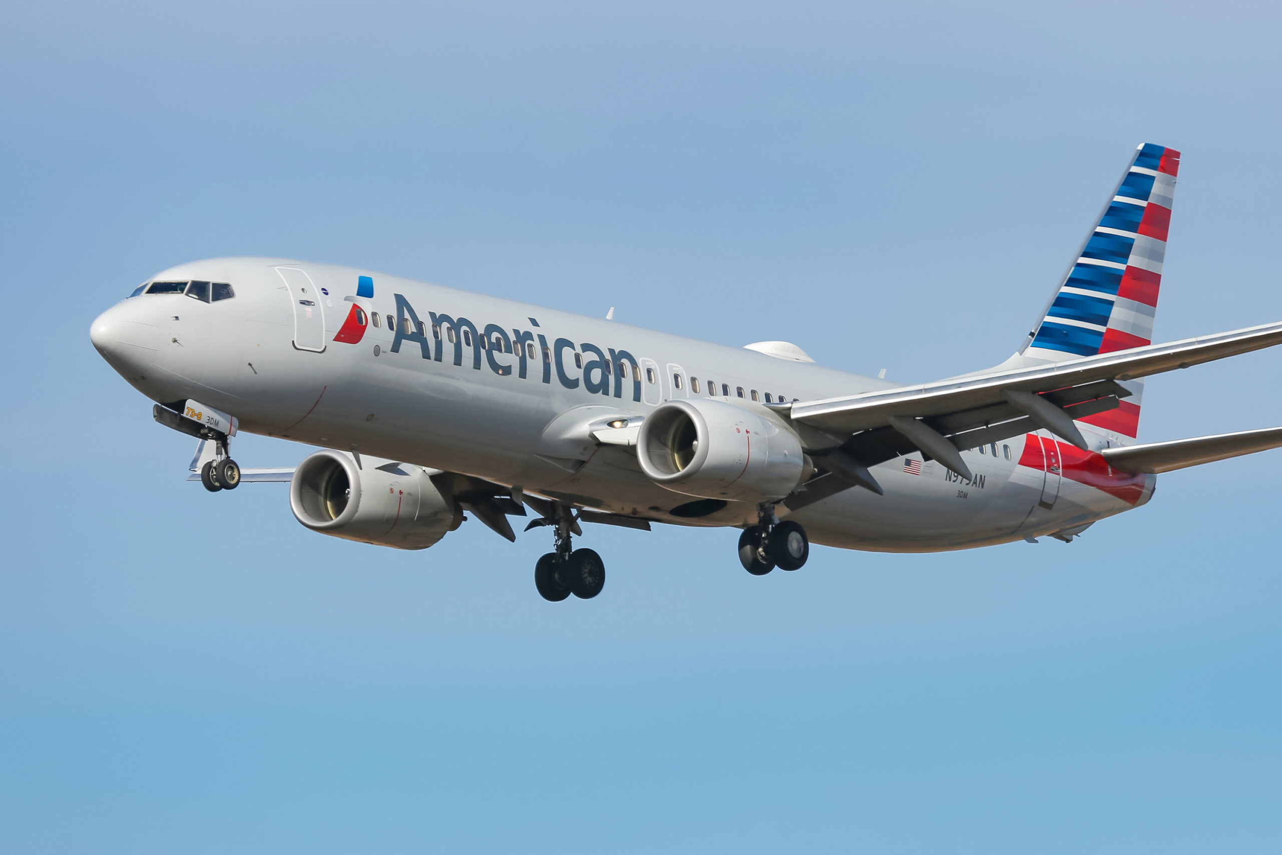 American Airways bans passenger who was kicked off flight for refusing to put on a masks on board