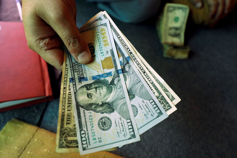 Greenback Weakens; Fed Assembly in Focus By Investing.com