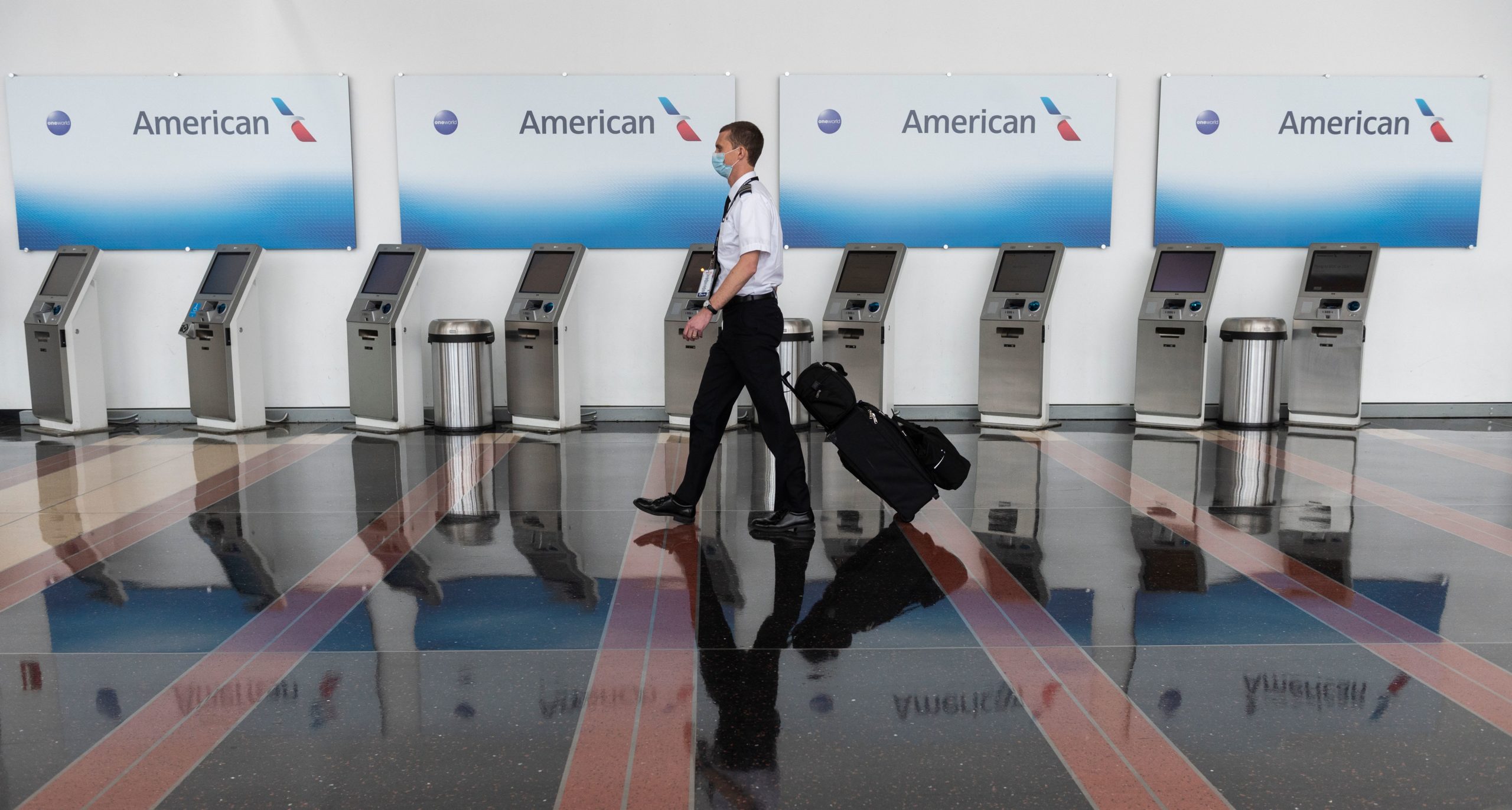 Coronavirus prompts American Airways to warn 25,000 staff on potential job cuts
