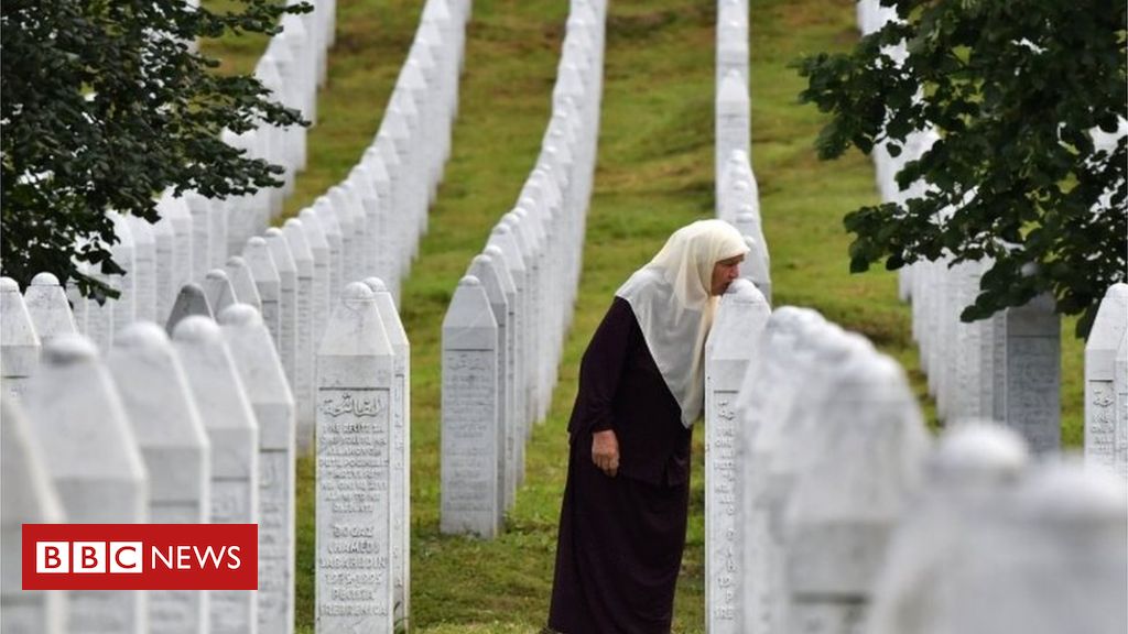 Boris Johnson urged to apologise for Srebrenica feedback