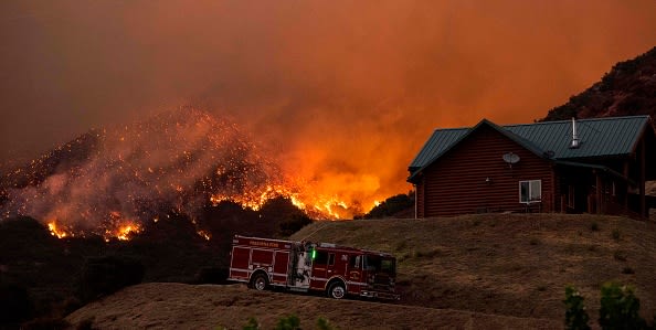 Southern California wildfire forces 1000’s to evacuate