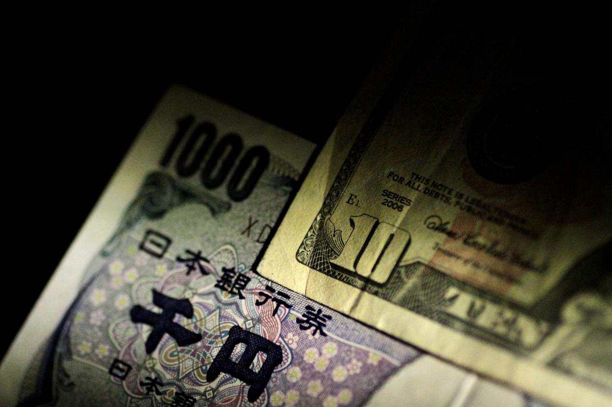 Yen hits new session highs after Abe resignation; greenback weakened by Fed