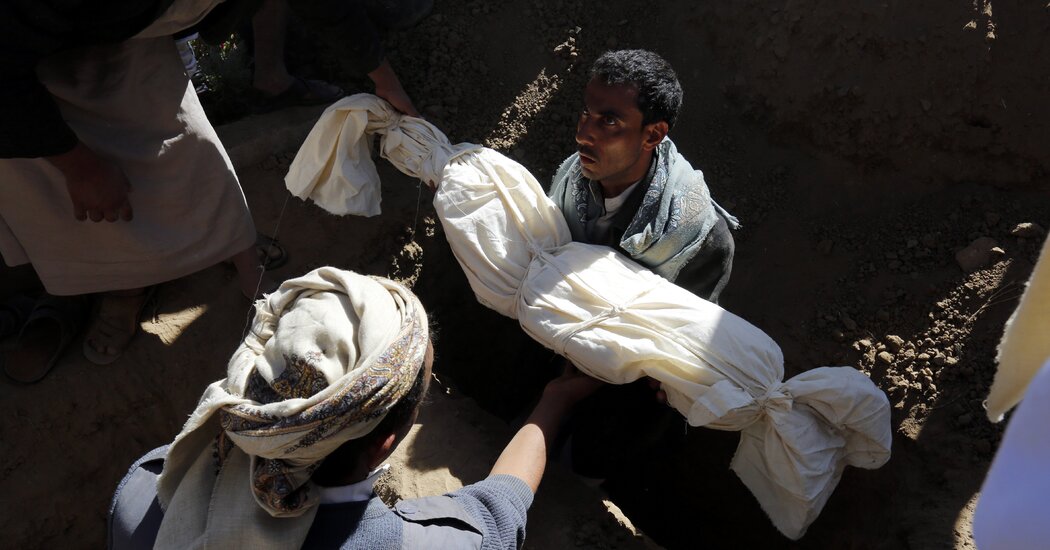 Battle Crimes Danger Grows for U.S. Over Saudi Strikes in Yemen