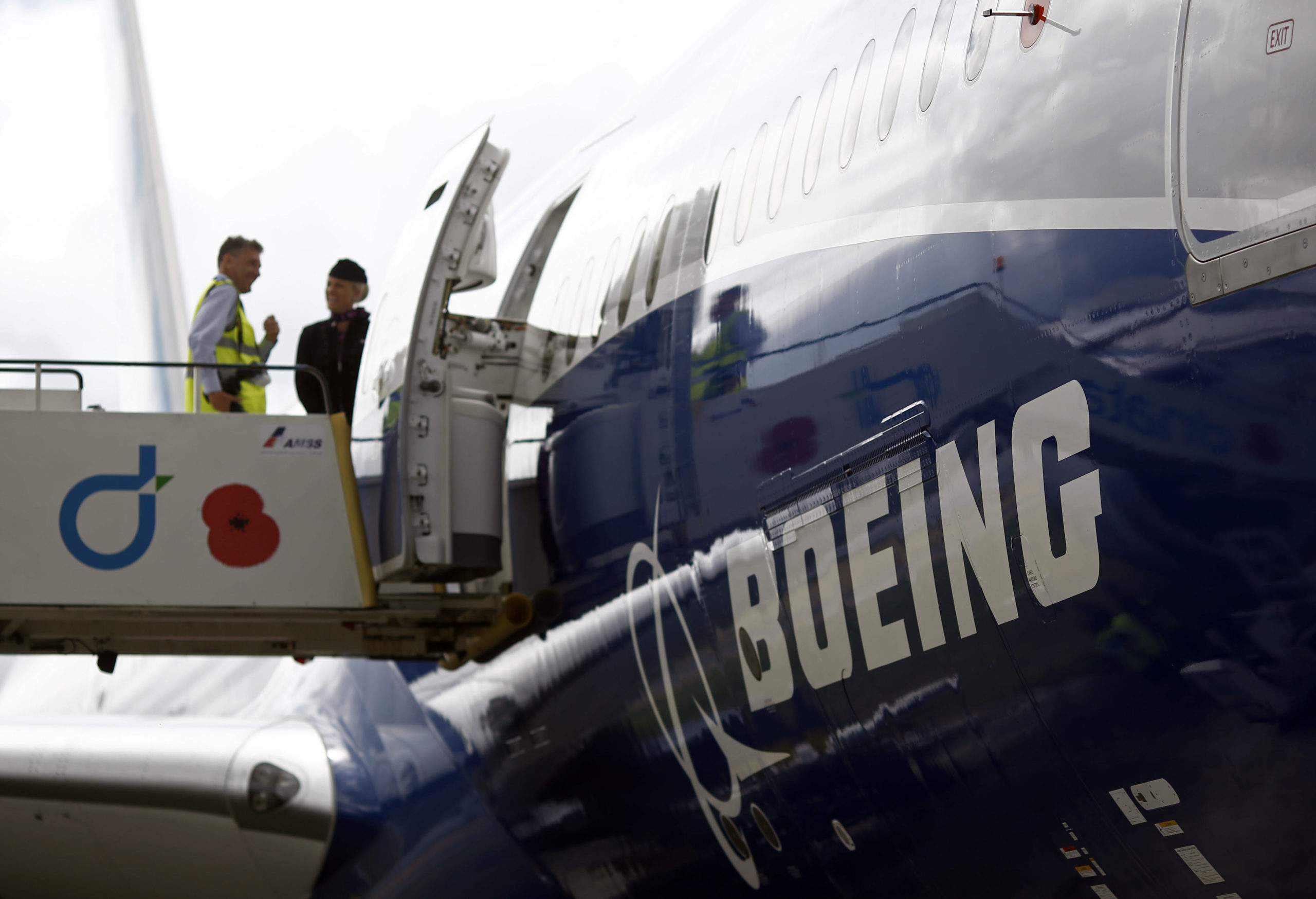 FAA critiques Boeing Dreamliner quality-control lapses, WSJ stories