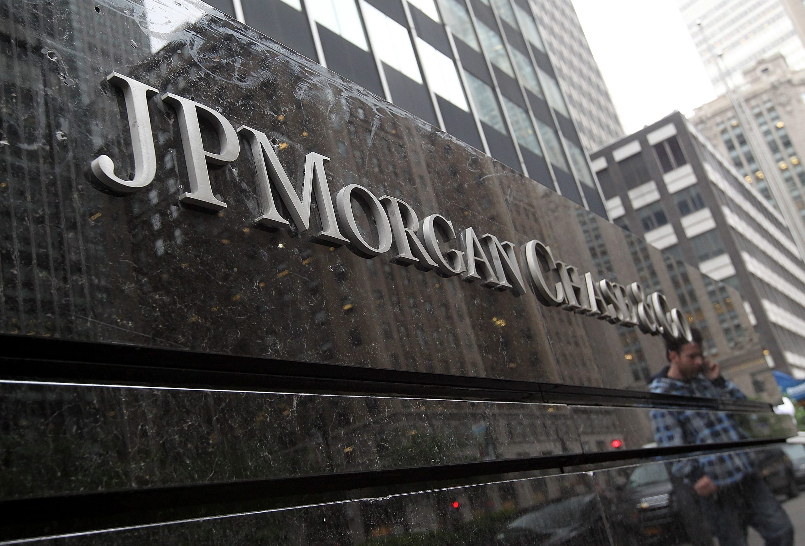 JPMorgan creates new unit for blockchain tasks because it says the expertise is near making a living