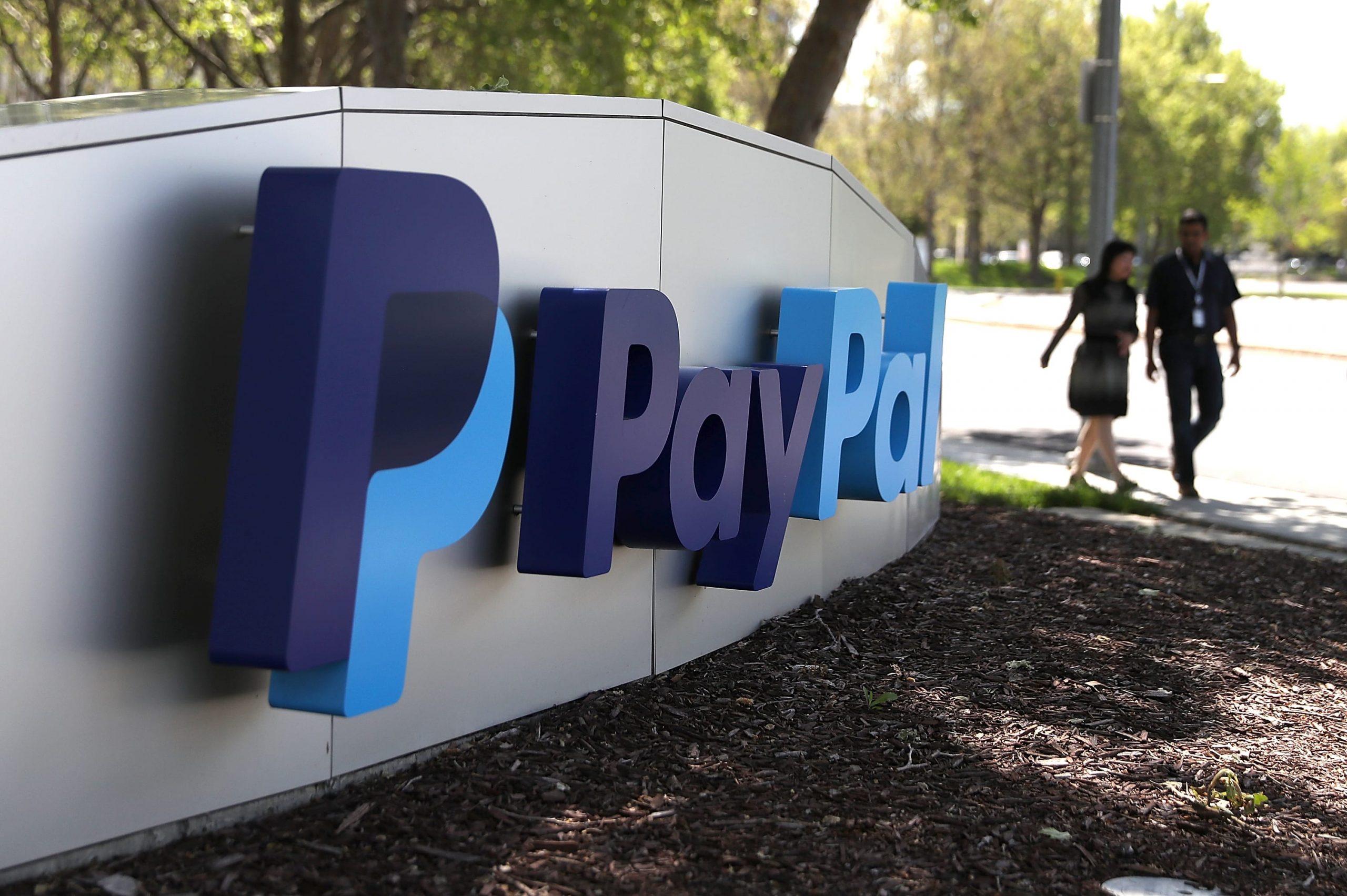 Fintech wins when financial institution shares go down, Jim Cramer says