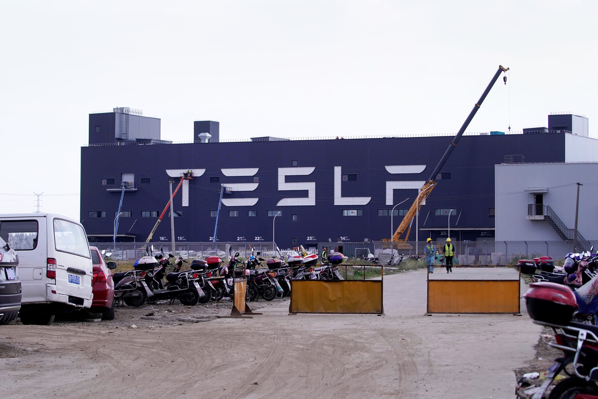 Tesla is reportedly transport 7,000 made-in-China vehicles to Europe
