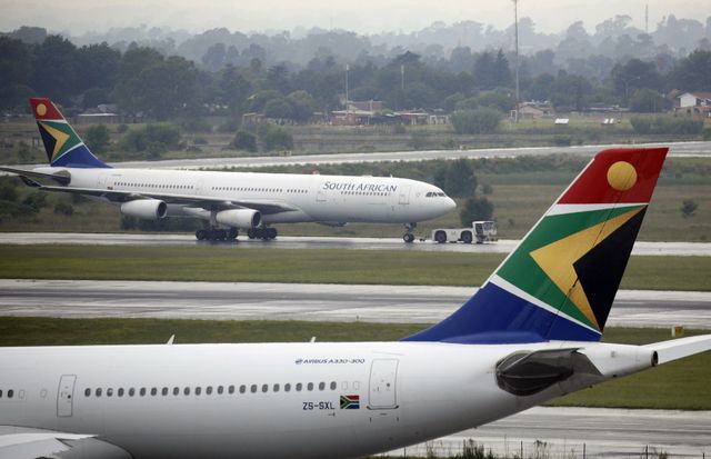 Airways eye offers with S.Africa’s Airlink as SAA, Comair falter