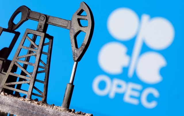 EXCLUSIVE-OPEC+ fears second virus wave may result in oil surplus in 2021