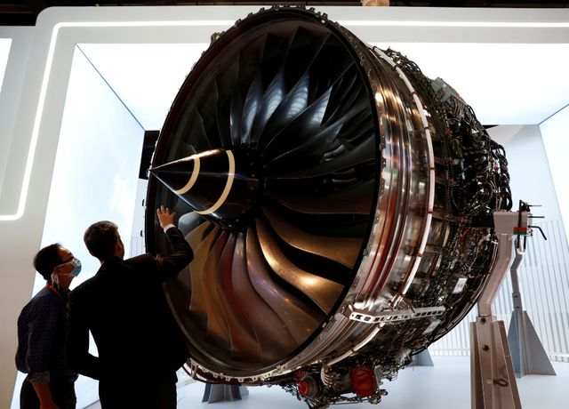 Rolls-Royce shareholders approve 2 bln stg rights concern