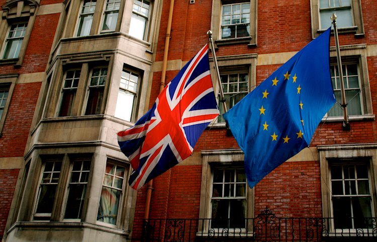 Greenback bid amid jittery markets, all eyes on key UK-EU Brexit assembly