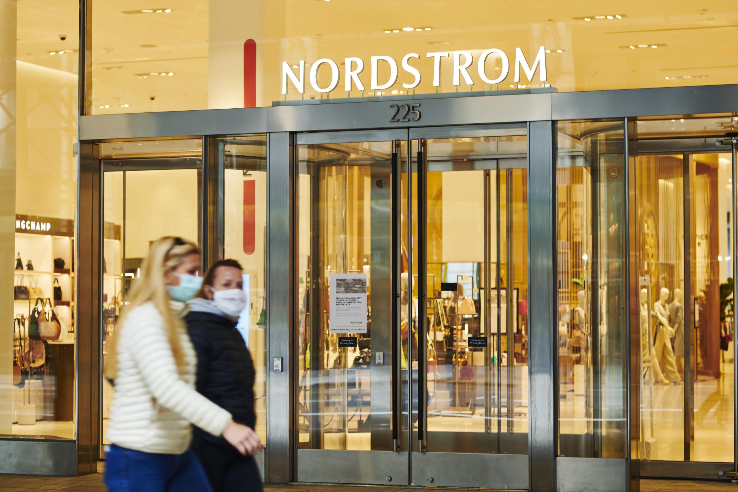 Nordstrom shares rise as retailer’s earnings prime estimates