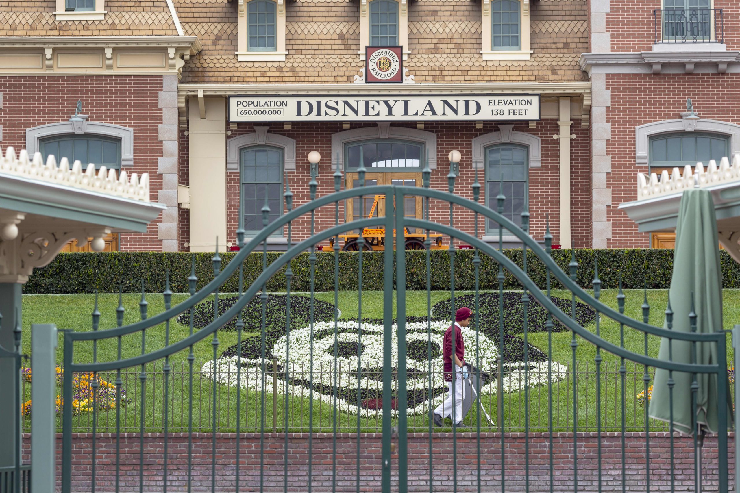 Coronavirus damage theme parks, costing Disney $2.6 billion