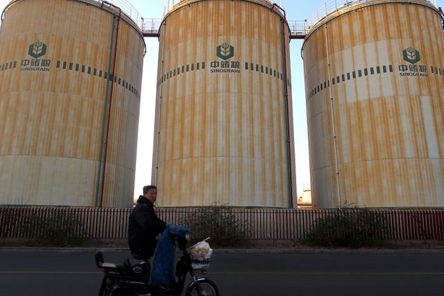 ANALYSIS-Grain seize: China’s world hunt for feed grains roils world market