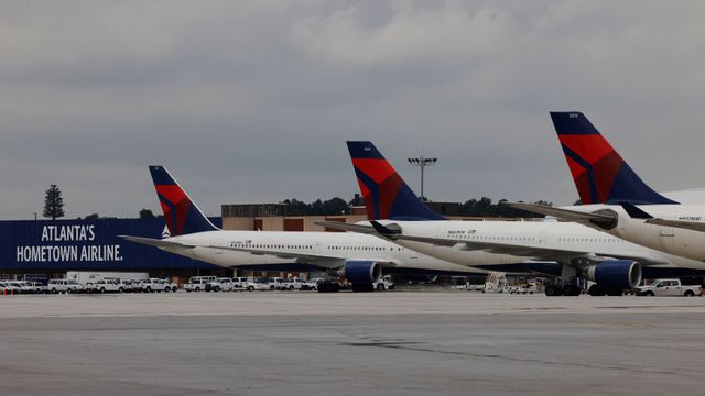 Delta pilots vote for pay cuts in deal that avoids furloughs by 2022