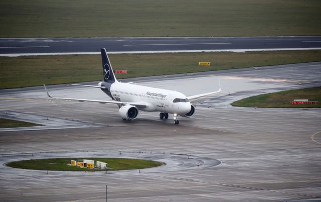 Lufthansa lifts convertible bonds providing to 600 mln eur
