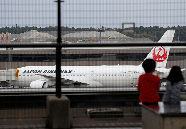 JAL to boost $1.6 bln in share sale amid pandemic ache