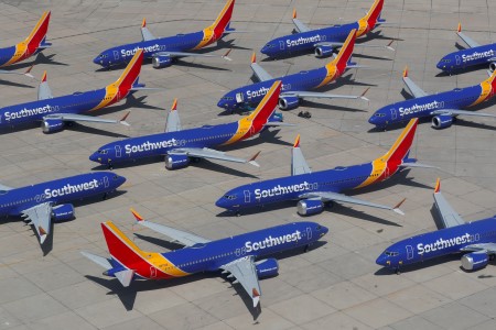 Massive Boeing 737 MAX prospects sign warning on orders amid COVID-19
