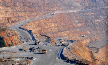COLUMN-Hong Kong is the true loser from new China copper contract: Andy Dwelling